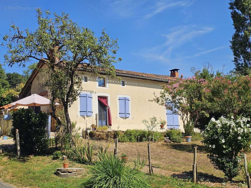 Maison de campagne avec piscine, bois et cadre paisible de hameau - photo 19