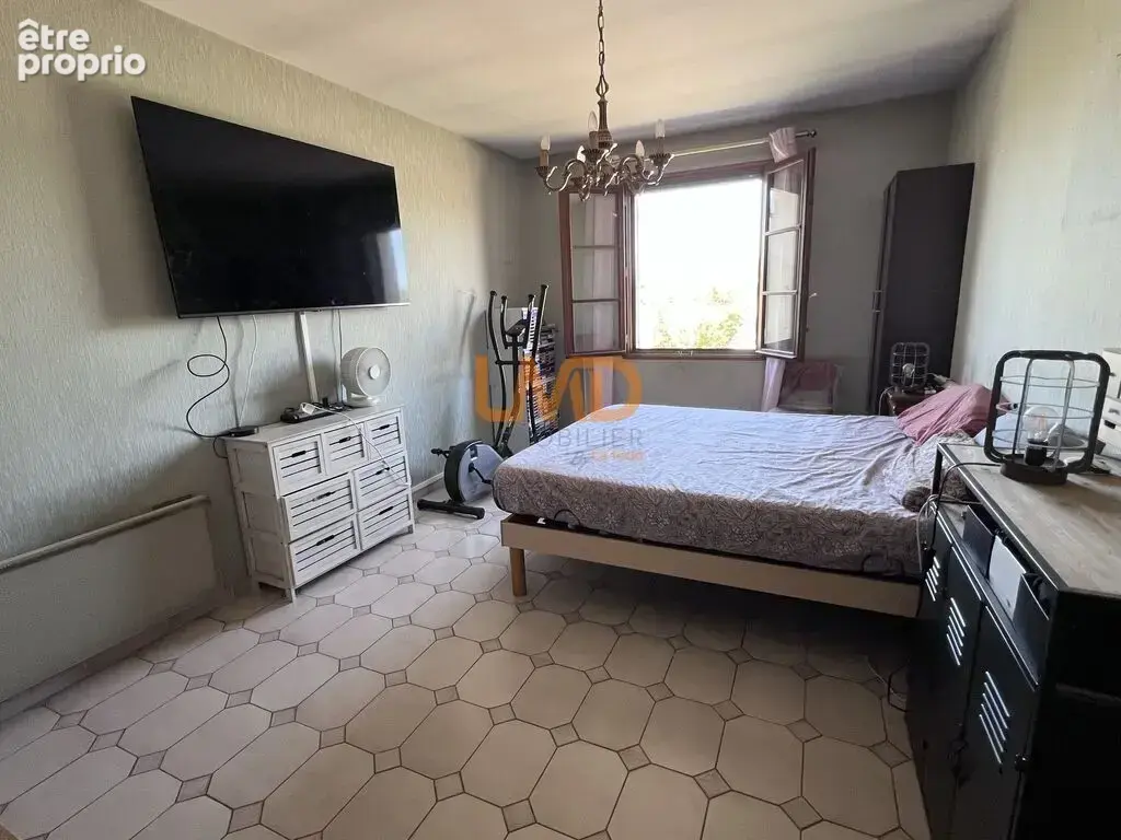 Spacieuse maison familiale de 6 pièces avec piscine et terrain a - photo 24