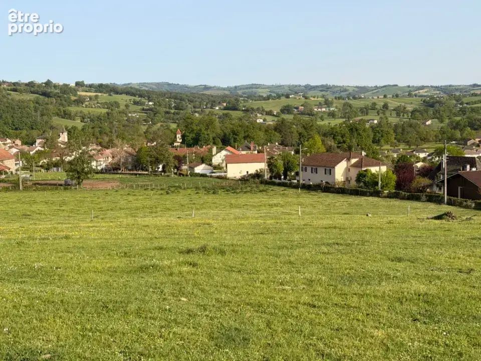 Terrain à SAINT-ETIENNE-DE-MAURS