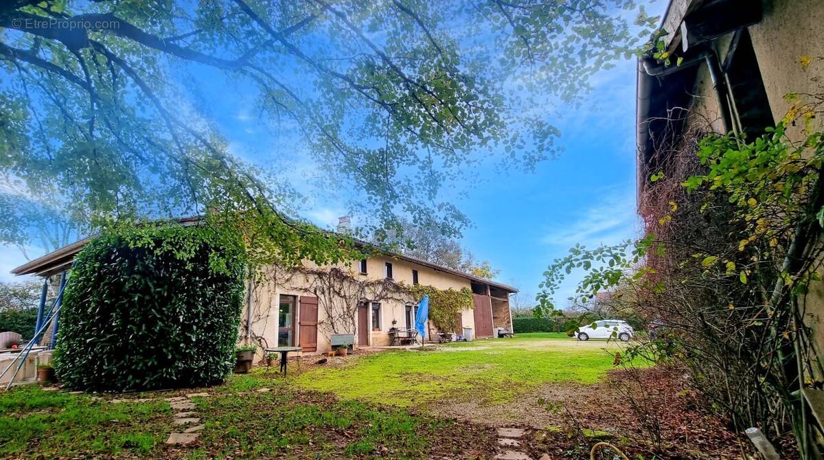 Maison à SAINT-DENIS-LES-BOURG