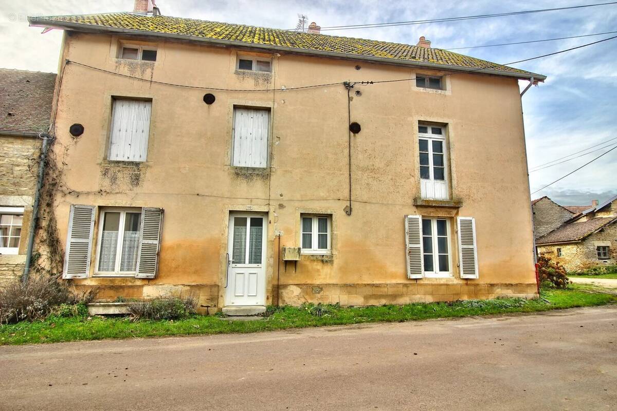 Maison à SAINT-MARTIN-DU-MONT