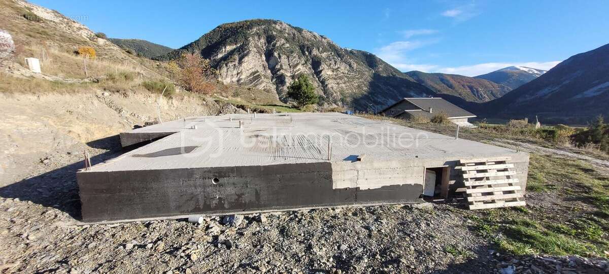  À vendre – Magnifique terrain constructible de 1681 m² à Thorame-Haute – Vallée du Haut Verdon  - photo 3