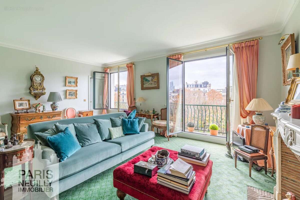 Appartement à NEUILLY-SUR-SEINE