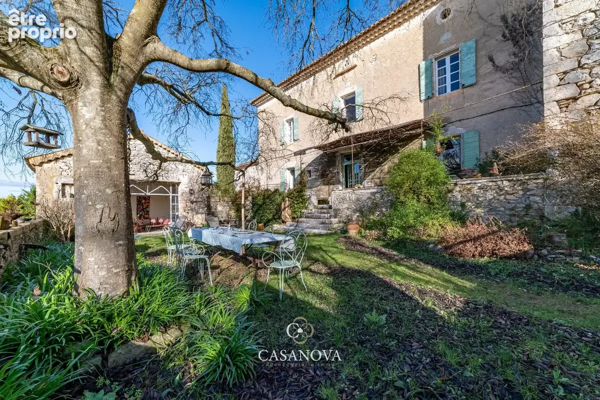 UZES Charmante propriété d'époque avec son atelier d'artiste - photo 2