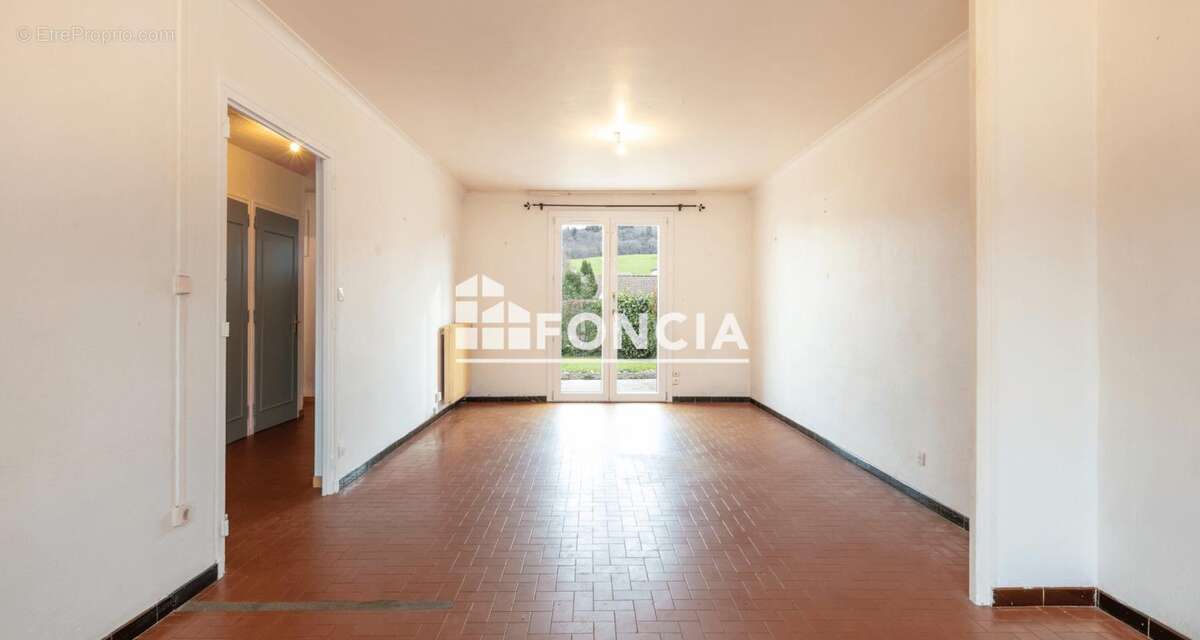 Maison à MONTFERRAT