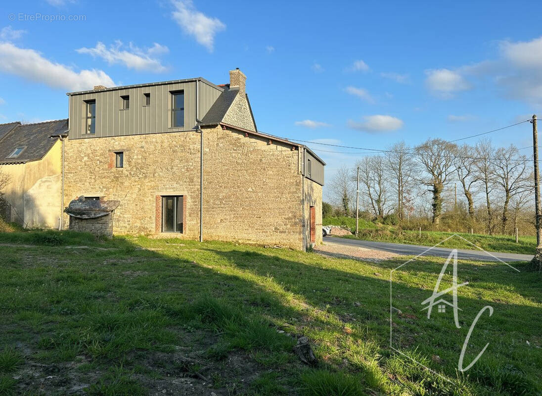 Elégante maison sur 700 m² environ  - Maison à GUICHEN