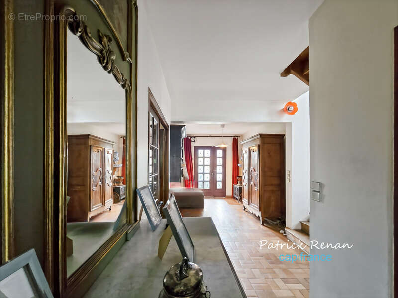 Maison à LES CLAYES-SOUS-BOIS
