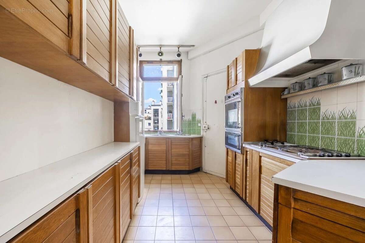Appartement à PARIS-16E