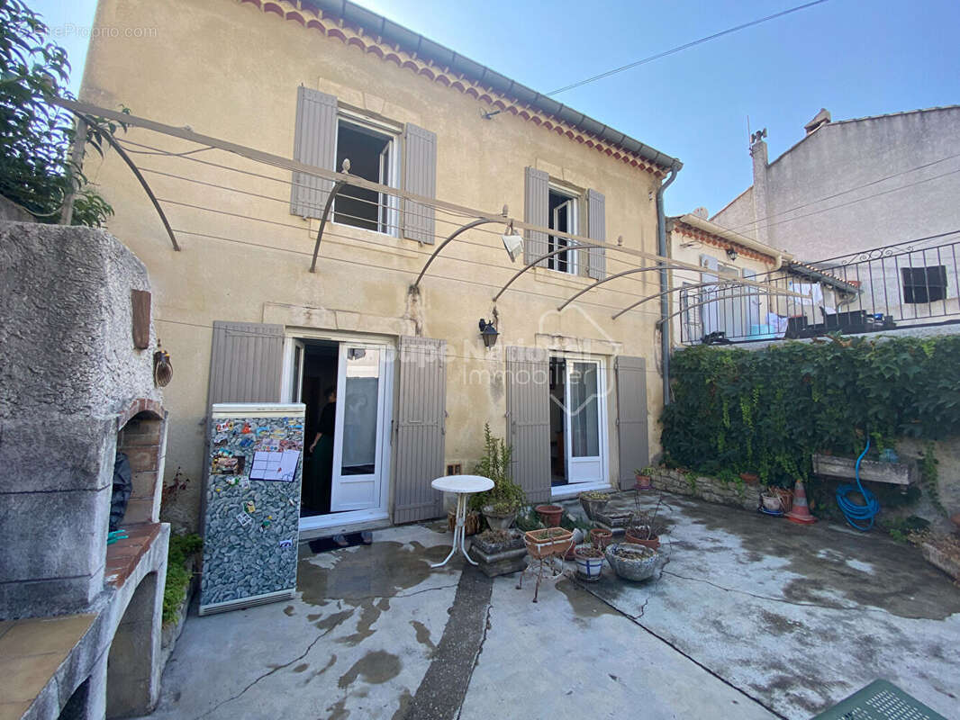 Chateaurenard centre , maison 108 m² + garage 20m² + cour + jardin - photo 7