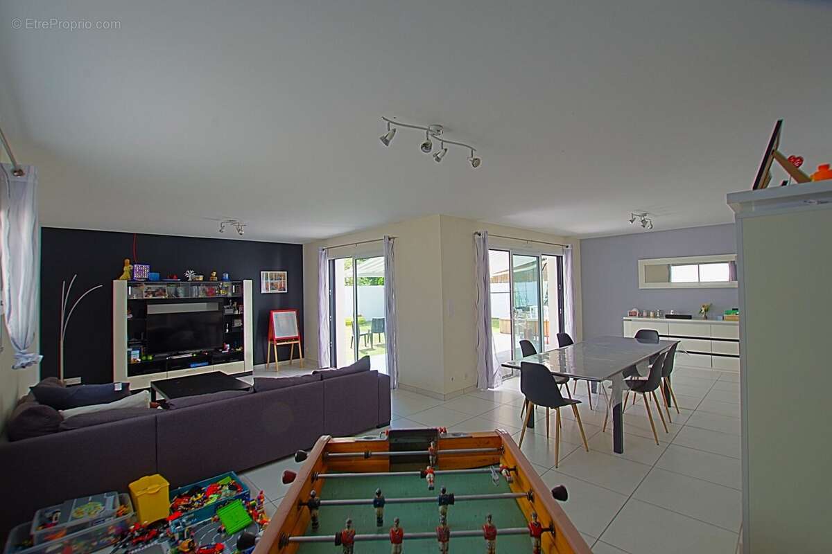 Maison 157 m² à Sainte-Foy  - photo 7