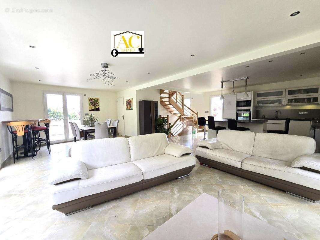 Maison à VETRAZ-MONTHOUX
