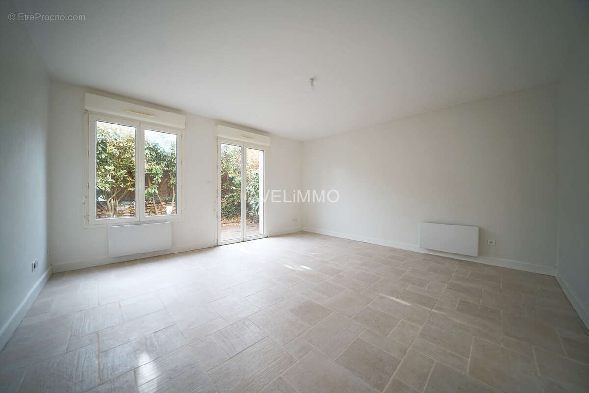 Maison à LA QUEUE-LES-YVELINES