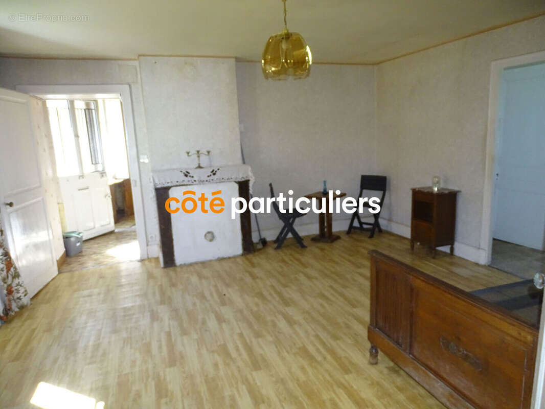 Maison à SAINT-HILAIRE-EN-LIGNIERES