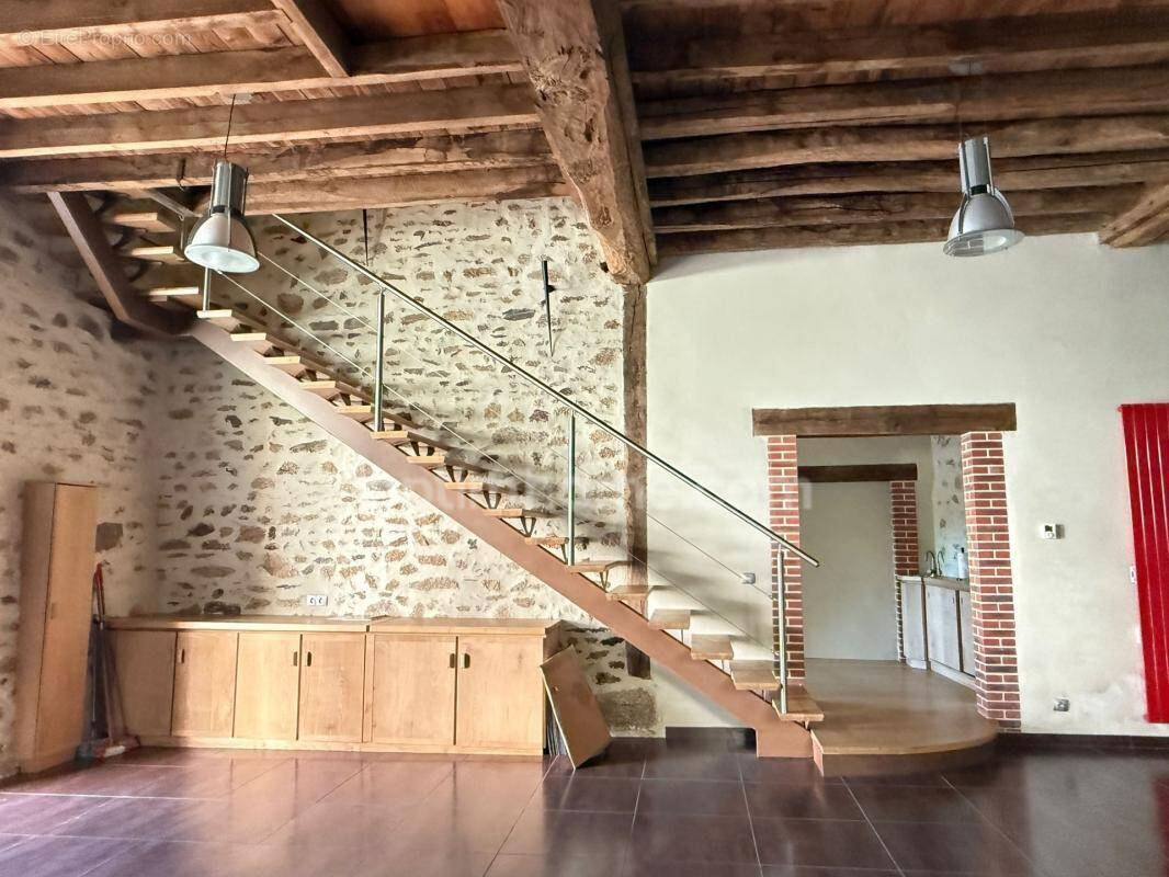 Dun le palestel superbe grange renovee avec gout a usage d'habitation et de garage - photo 1