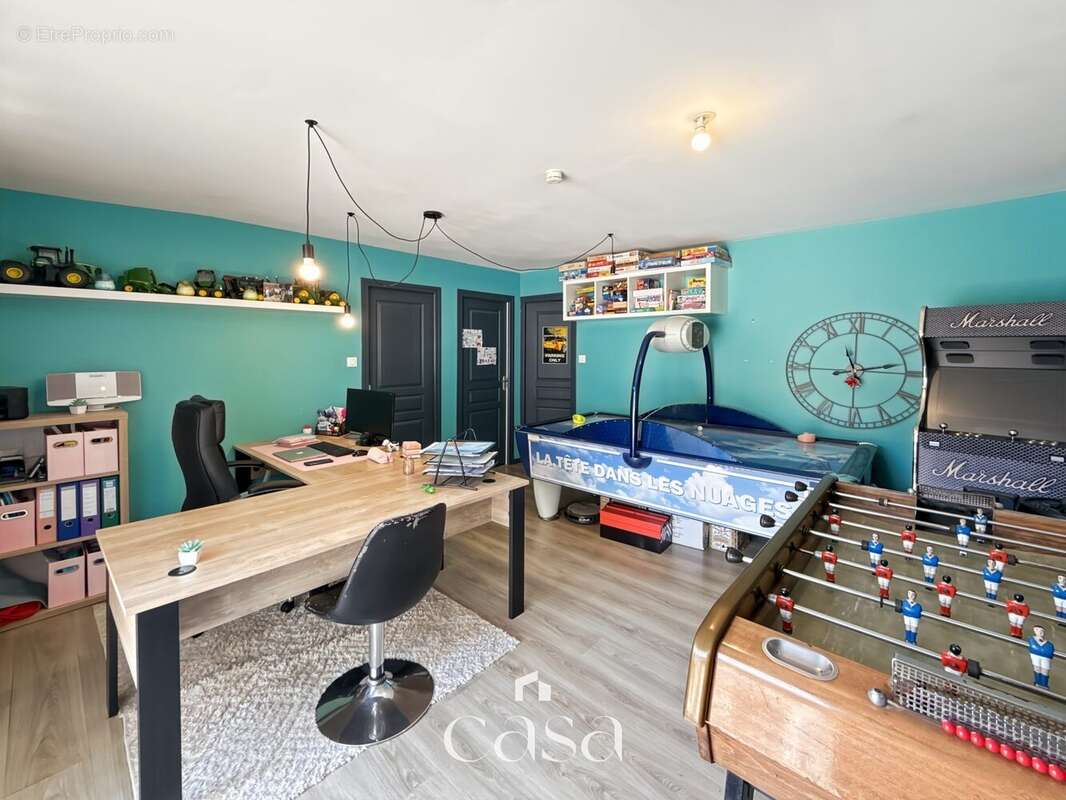 Maison 196 m² à Morteaux-Couliboeuf  - photo 9