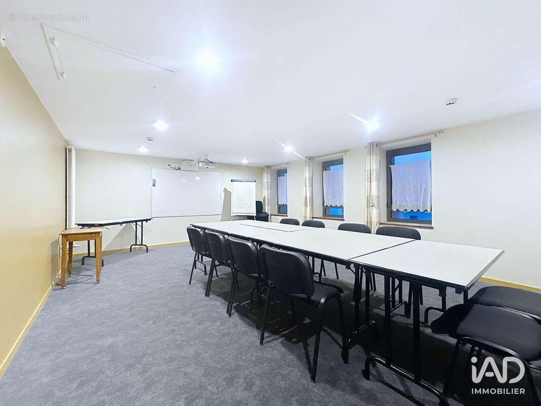 Photo 7 - Commerce à CARANTILLY