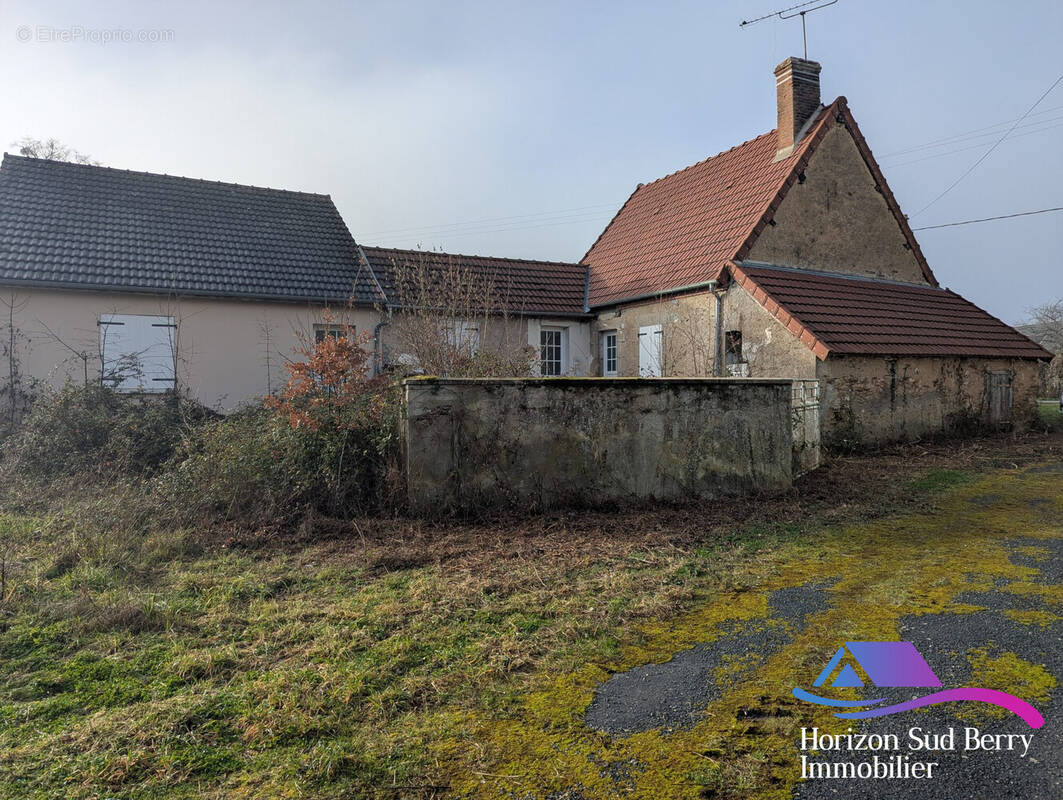 Façade - Maison à CROZON-SUR-VAUVRE