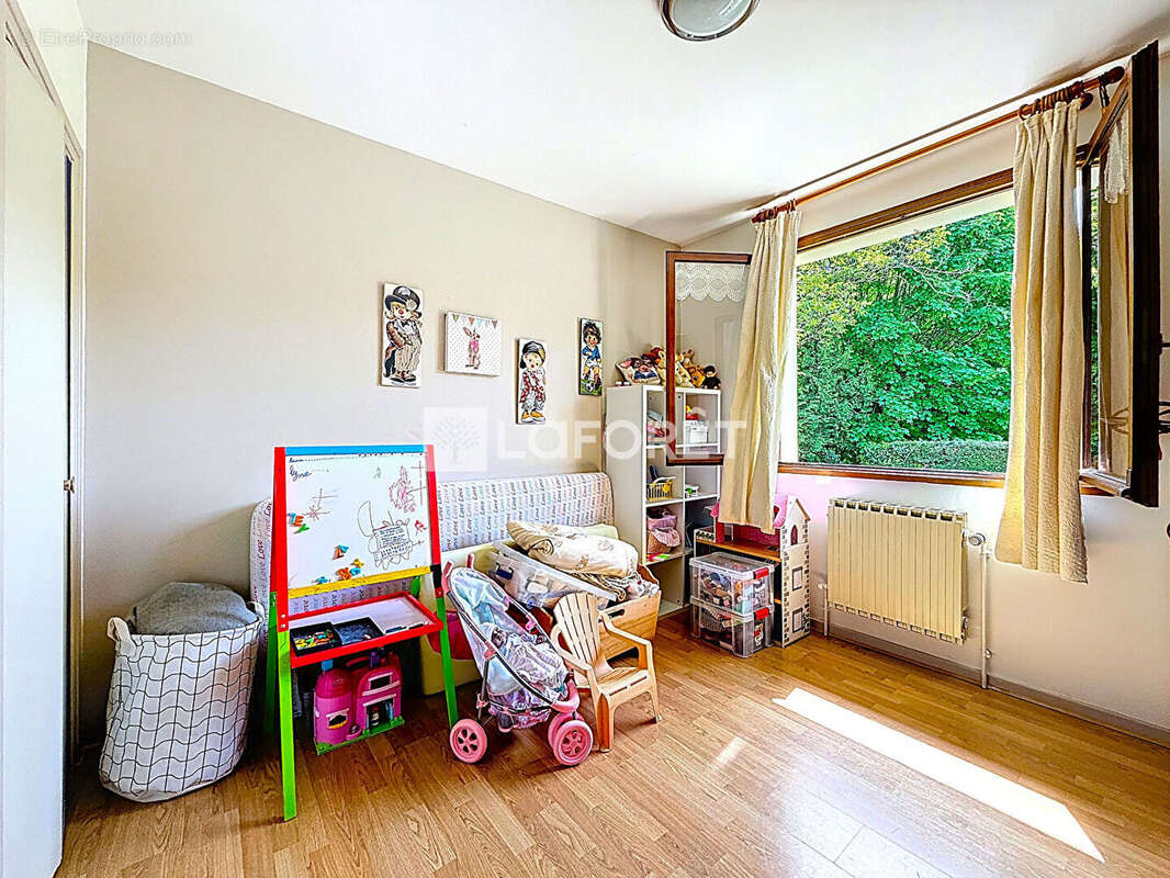 Maison à CHALLES-LES-EAUX