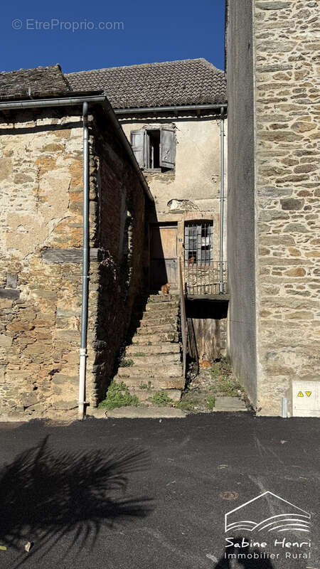 Maison à LA SALVETAT-PEYRALES