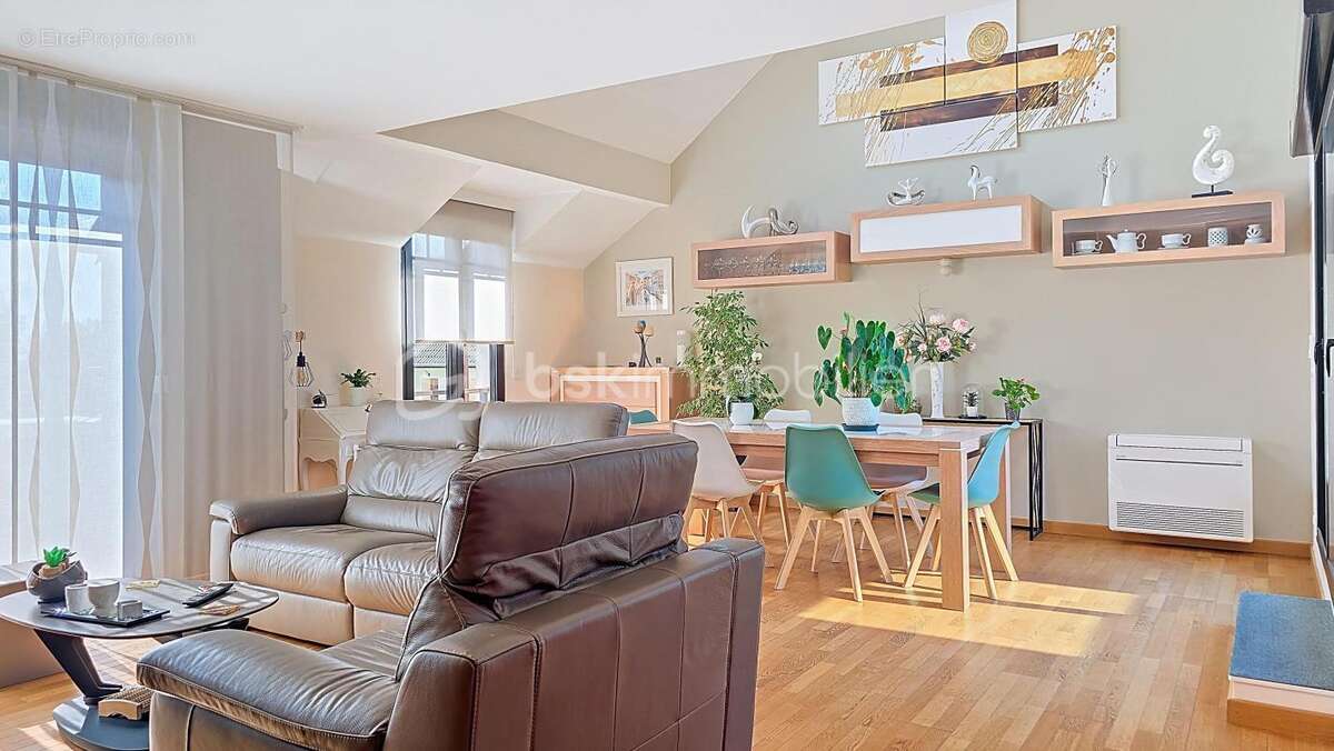 Appartement à CHEVRY-COSSIGNY