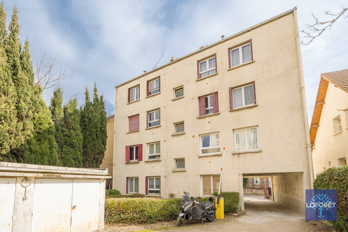 Appartement à LES PAVILLONS-SOUS-BOIS