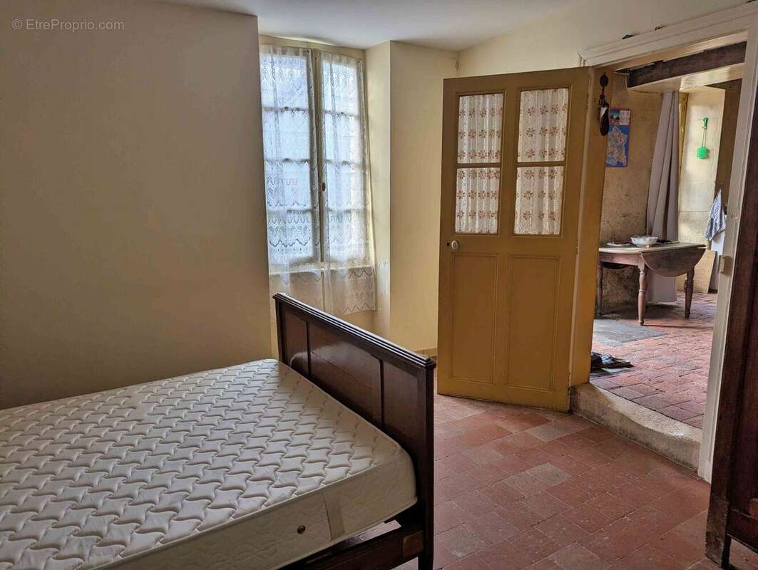 chambre lumineuse LES HAUTS DE FORTERRE - Maison à SEMENTRON