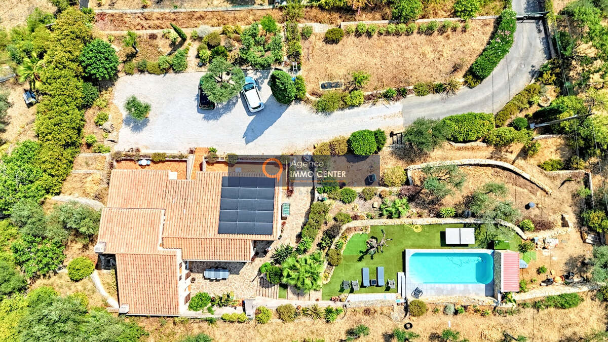 Maison traditionnelle de 150 m2 sur une parcelle de 2335 m2, avec piscine, garage - photo 18