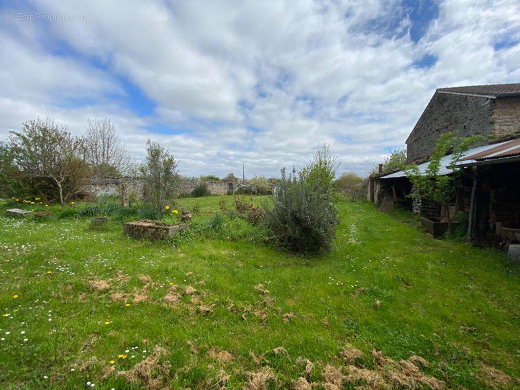 EXCLUSIVITÉ - Maison à vendre avec dépendances à Uchizy - photo 17