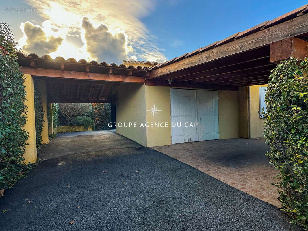 Maison à ROQUEBRUNE-SUR-ARGENS