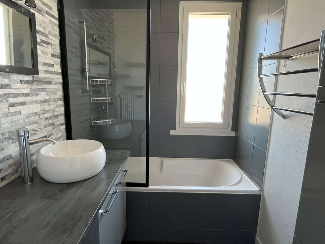 T4 lumineux avec balcon, cave et parking privé   10ème étage - photo 9