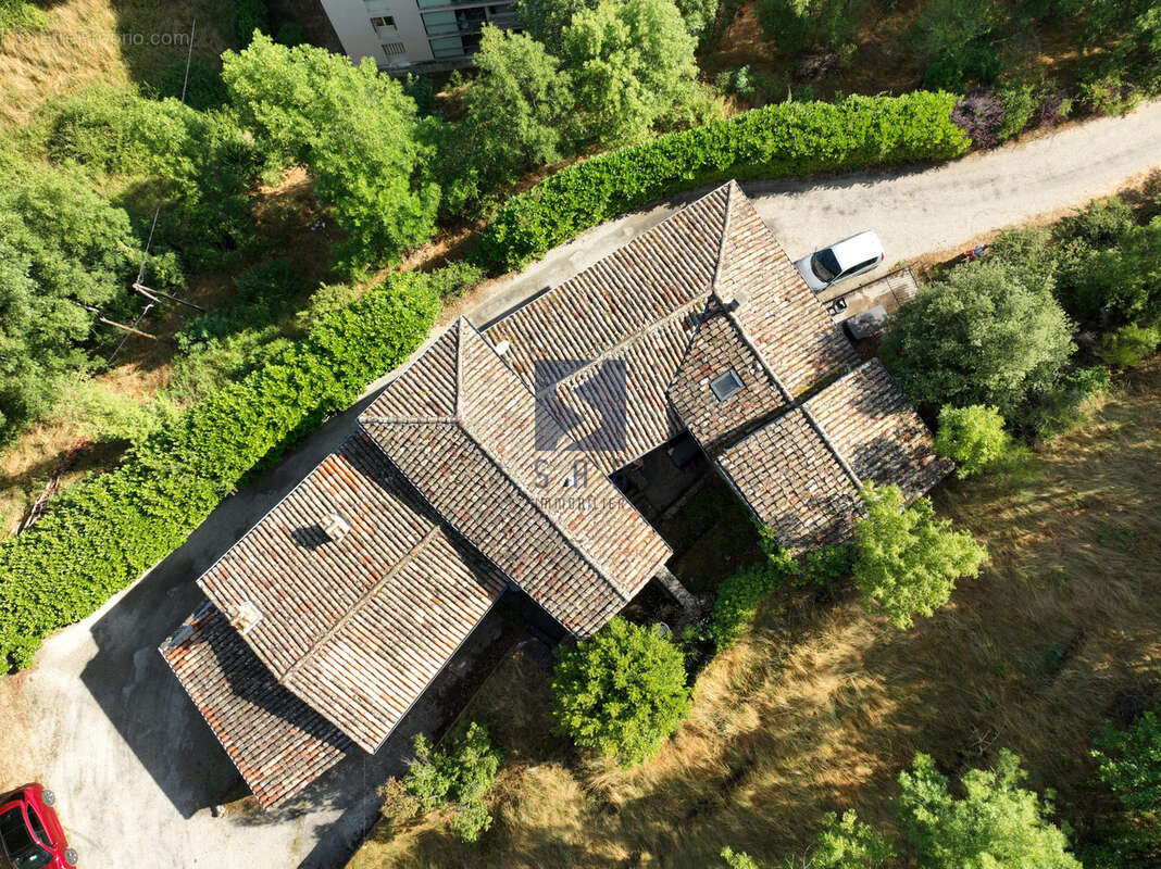 Maison à SAINT-SAUVEUR-DE-MONTAGUT