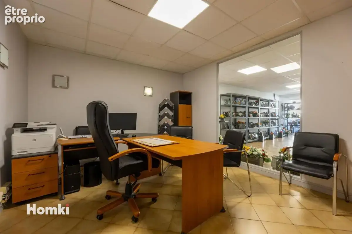 Local commercial T4 de 80 m2 en rez-de-chaussée d'une copropriété Mèze 34140 - photo 6