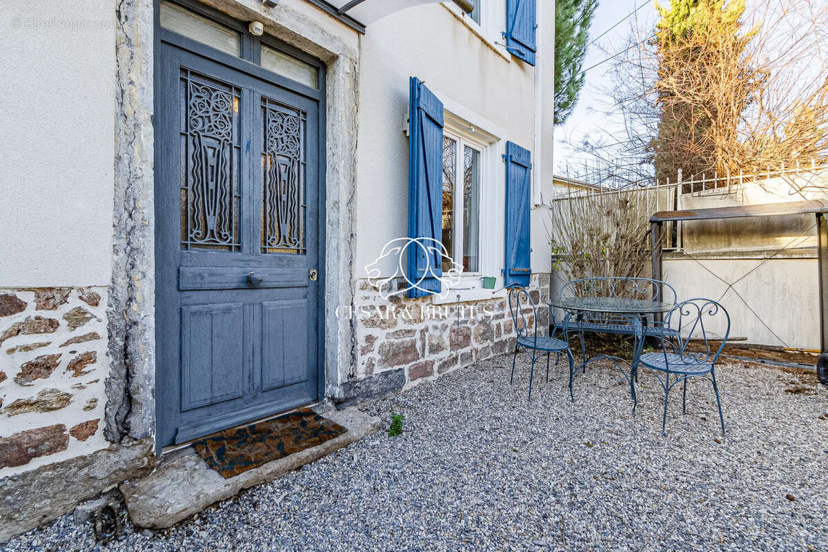 Maison à TASSIN-LA-DEMI-LUNE