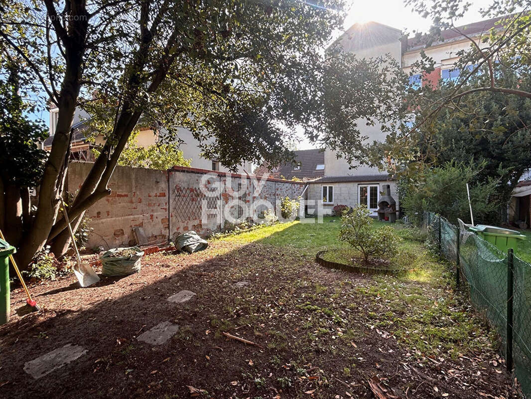 Appartement à LES PAVILLONS-SOUS-BOIS