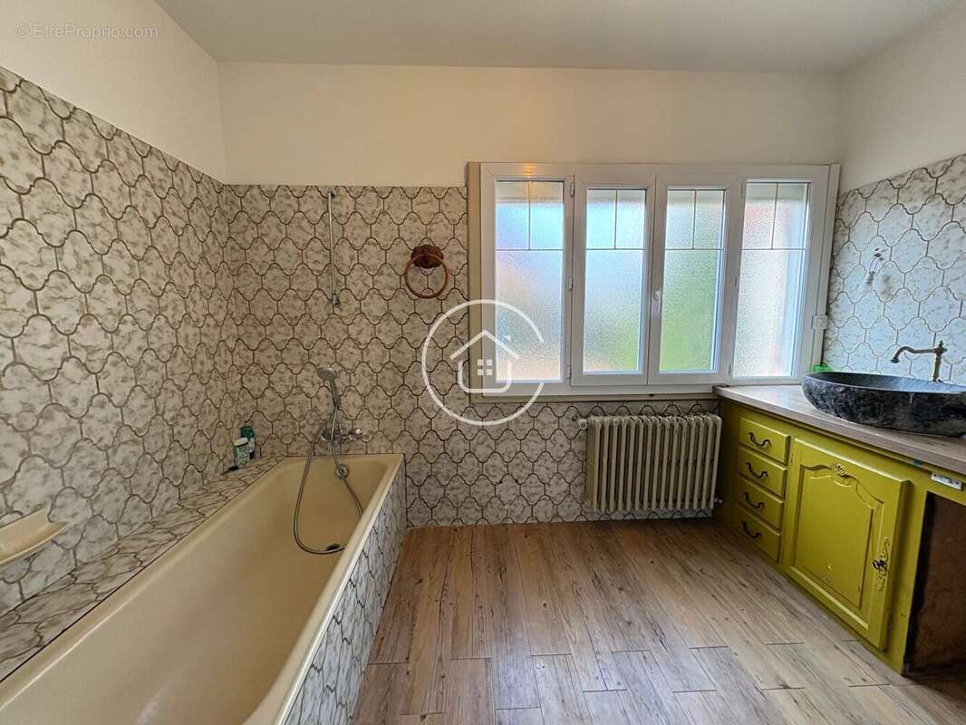 Maison à LA CHAUSSEE-SAINT-VICTOR