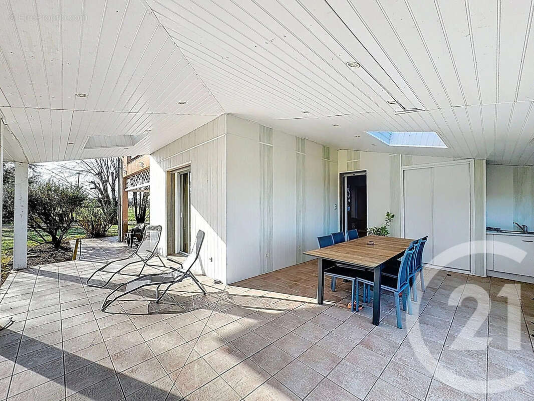 Maison à SAINT-ETIENNE-DE-TULMONT