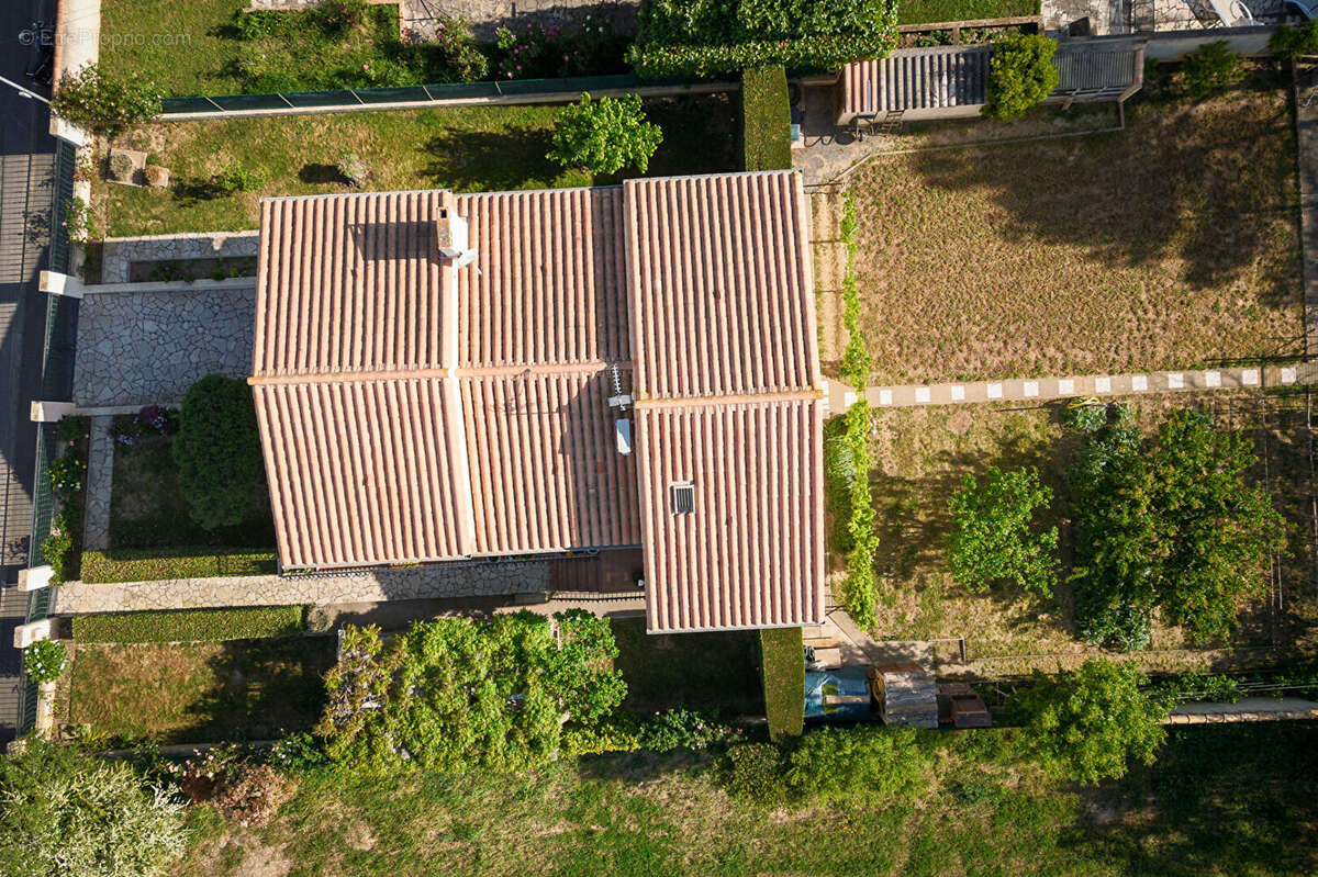 CARCASSONNE - TREBES - Villa T4 184m² (99m²) avec jardin, vaste sous-sol aménagé, garage, puits, PAC - photo 4