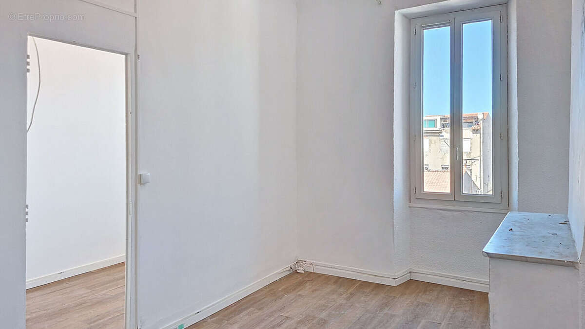 Appartement à MARSEILLE-3E