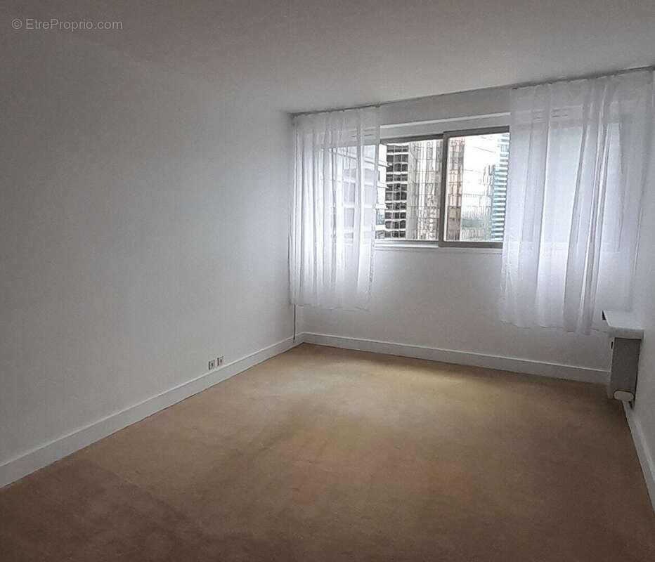 Appartement à COURBEVOIE