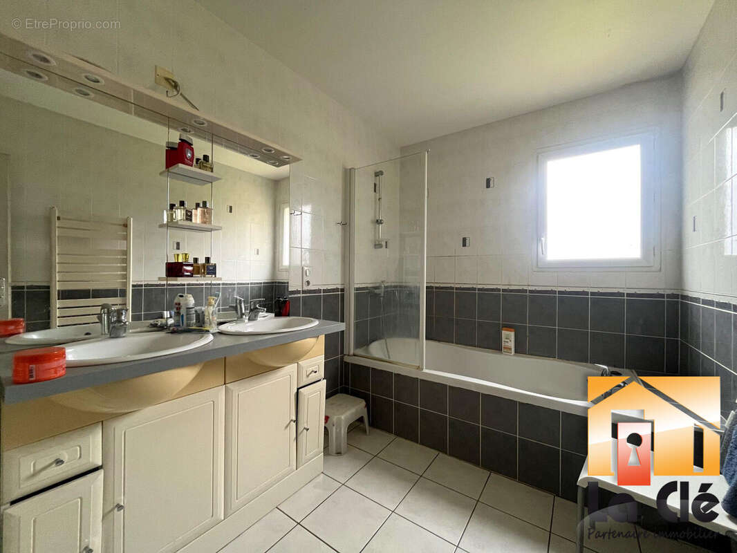 Maison à LA SAUVETAT-DE-SAVERES