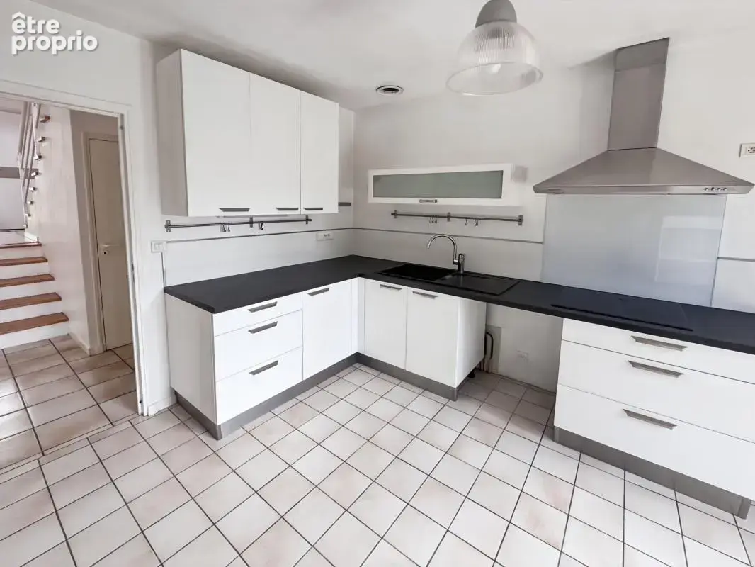 Clos chassaing /magnifique maison de ville / 5 chambres/ 3 sdb / jardin plat + terrasses/ garage et grand stationnement - photo 6
