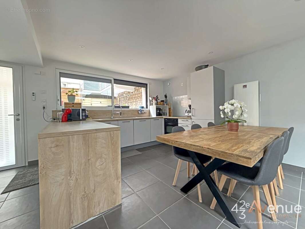 Appartement à SAINT-ETIENNE