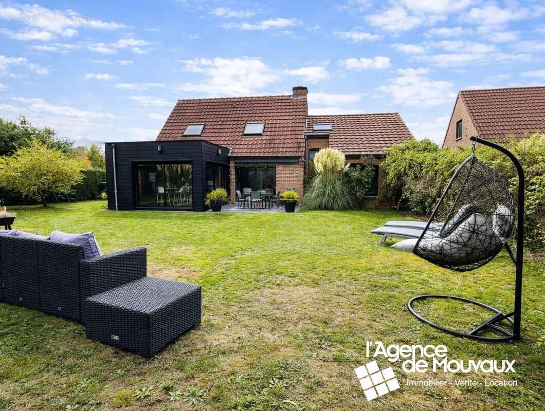 Maison à LA CHAPELLE-D'ARMENTIERES