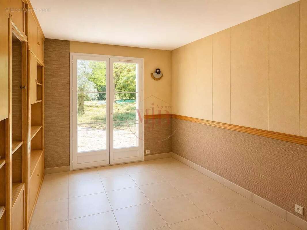 Le Puy-Sainte-Réparade – Maison familiale de 142 m² sur 6 000 m² de terrain boisé avec piscine - photo 12