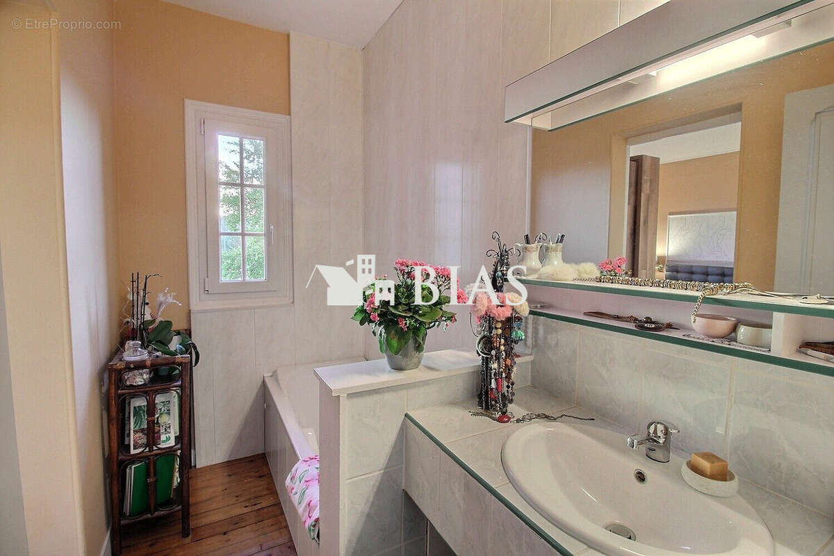 Maison à NASSANDRES