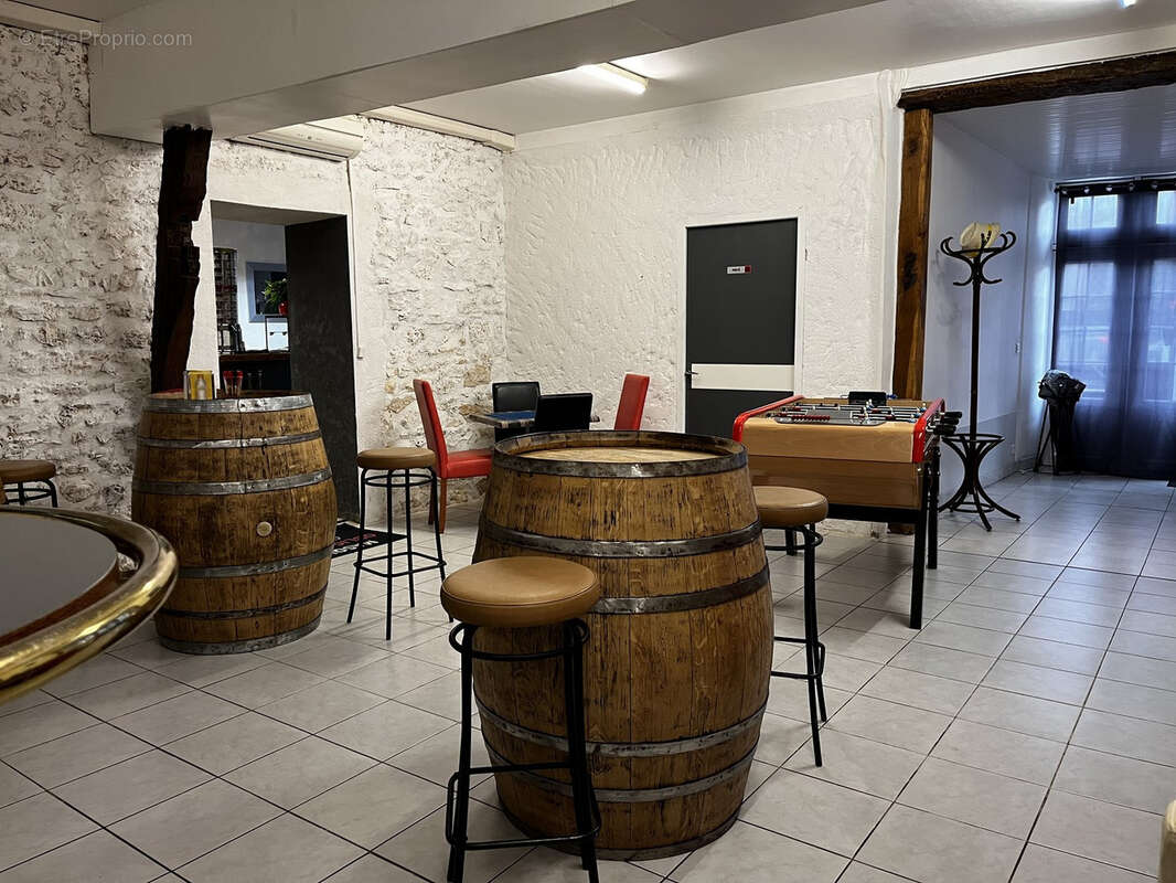 Commerce à CHASSENEUIL-SUR-BONNIEURE