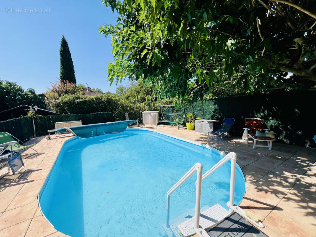Vente villa 5 pièces de 140m2 avec piscine, garage et terrain de 1 000m2 - photo 4