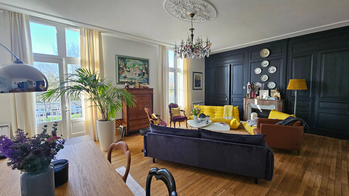 Appartement à SAINT-CYR-SUR-LOIRE