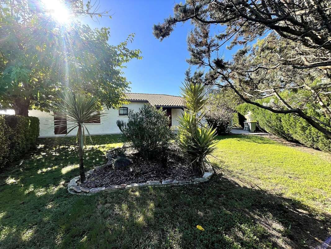 Maison à AMBARES-ET-LAGRAVE