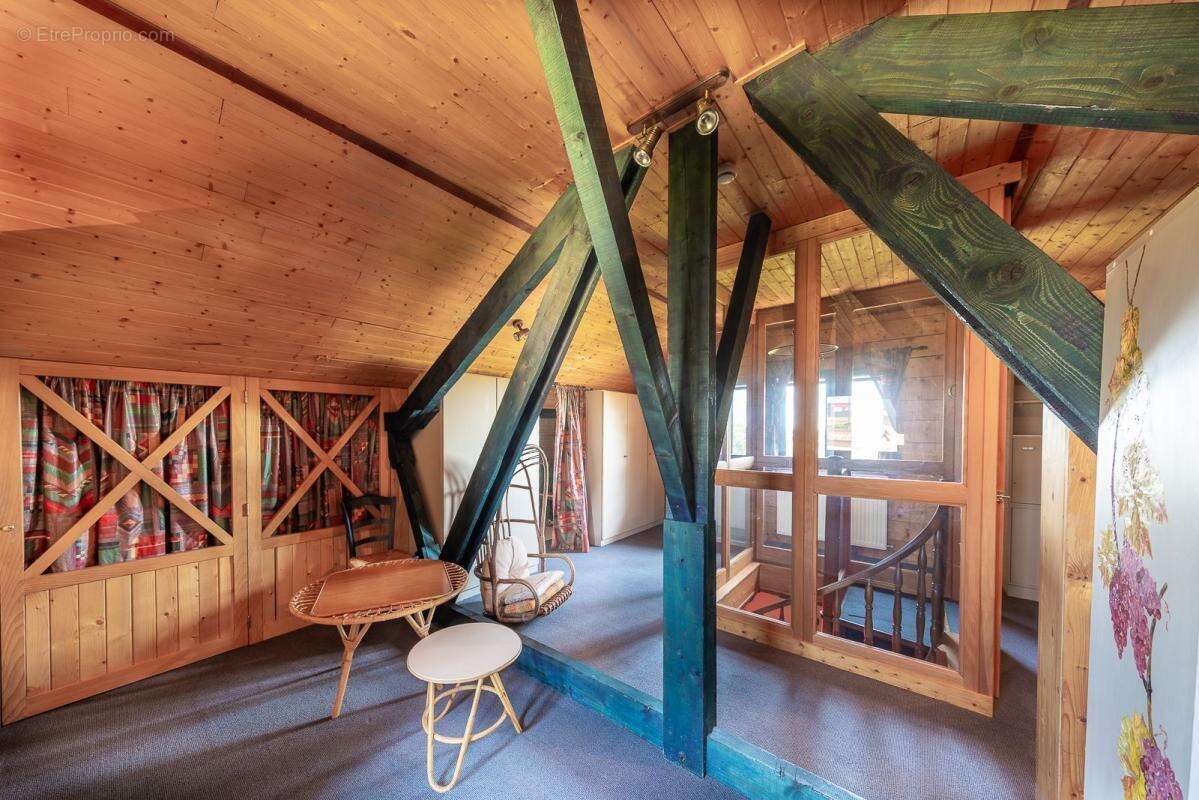 HURIGNY – Chalet suisse d'exception de 110m² sur 2 400 m² de terrain sans vis-à-vis – Fort potentiel de rénovation ! - photo 16